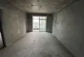 高铁站旁两梯两户，南  三室，可以按揭，周边配套齐全，急售2