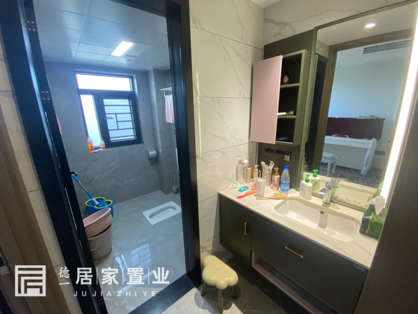 中南世纪雅苑,雅苑精装四房 南北通透  家电家具齐全 房东诚心出售8