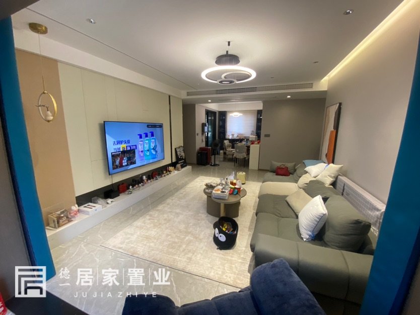 中南世纪雅苑,雅苑精装四房 南北通透  家电家具齐全 房东诚心出售1