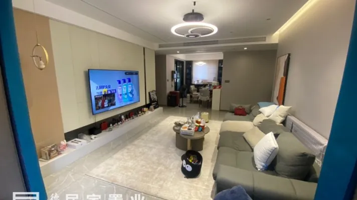雅苑精装四房 南北通透  家电家具齐全 房东诚心出售