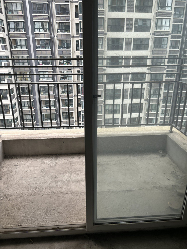 竹园华府,竹园华府四室好楼层，产证满二。5