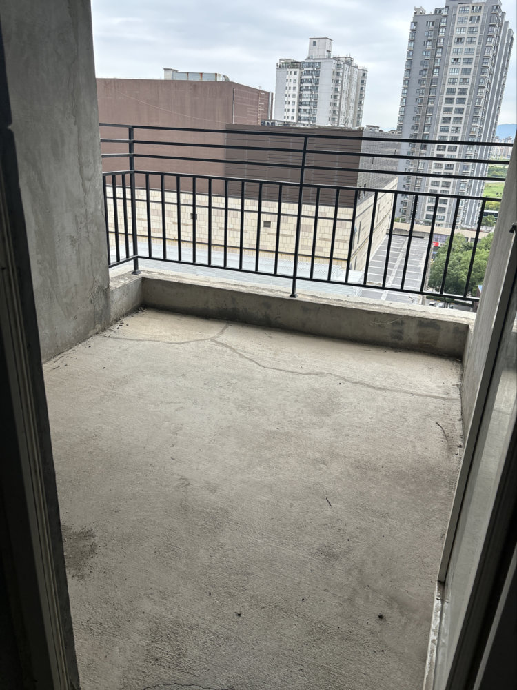 竹园华府,竹园华府四室好楼层，产证满二。8