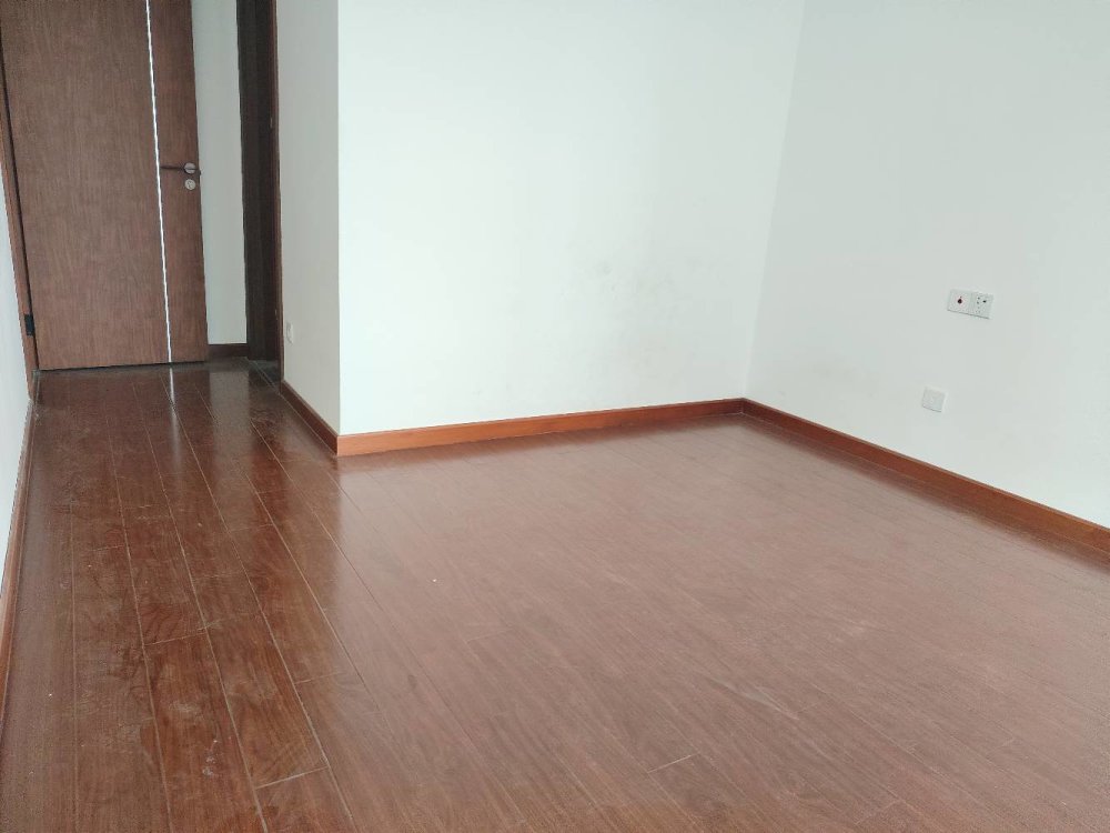领地阳光花城,领地阳光花城，精装三室全新装修未入住，房东诚心出售！！7