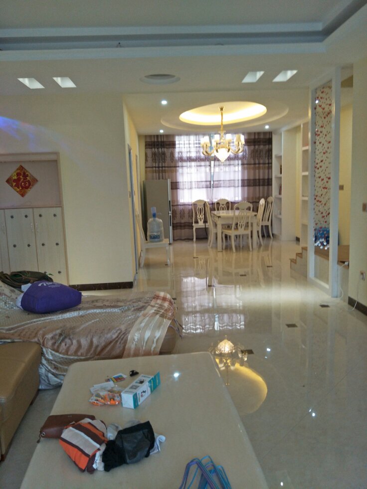 伟业公园路小区,伟业公园路小区前排大户型超精装修带车库27平米左右，家具家电1