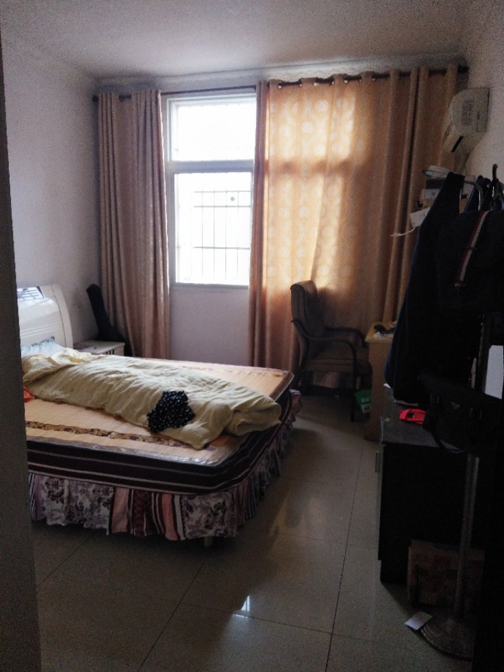 伟业公园路小区,伟业公园小区精装前排，带车库，目前不卖，出租5