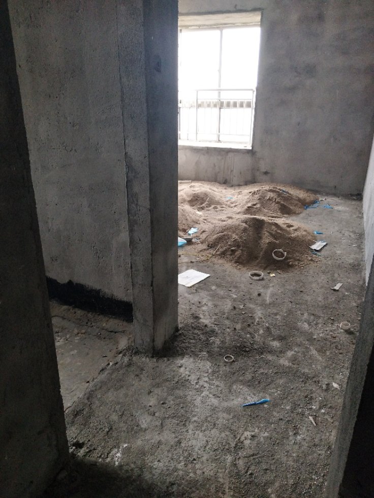 滨江南岸,江景房 各自付税，房主急售滨江南岸精装3室2厅2卫2阳台。7