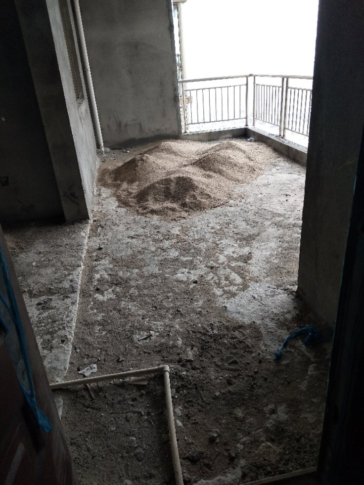 滨江南岸,江景房 各自付税，房主急售滨江南岸精装3室2厅2卫2阳台。4
