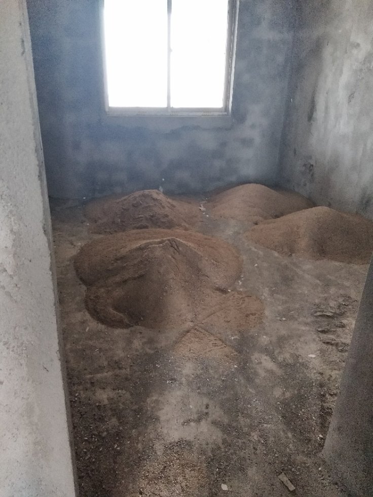 滨江南岸,江景房 各自付税，房主急售滨江南岸精装3室2厅2卫2阳台。6
