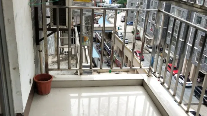 6室2厅4卫2阳台220㎡,阔绰客厅