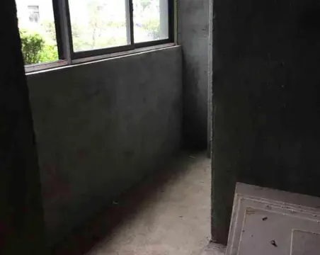 思源华府3室2厅2卫朝南北毛坯