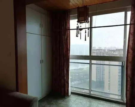 凯丽景湖2室2厅1卫朝东南精装