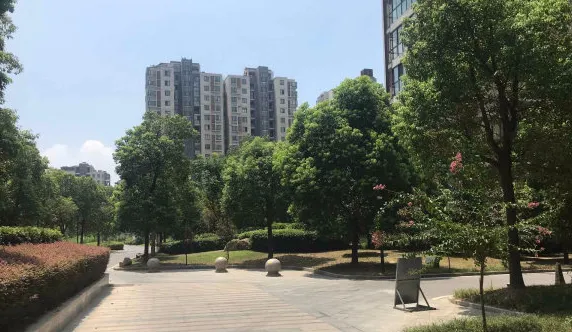 依云城邦小区图片6