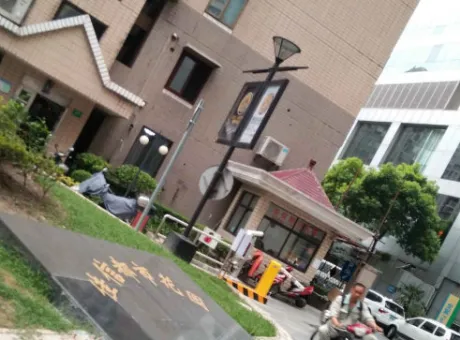 佳信都市花园-长宁区新华路延安西路1030弄