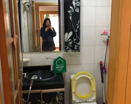 临江花园2室1厅1卫朝西精装