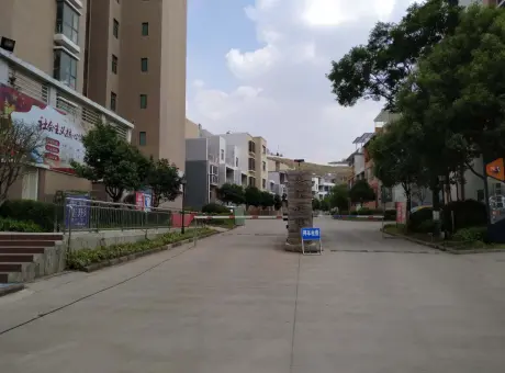 惠滇花园-麒麟区南片区第一人民医院二工作区对面