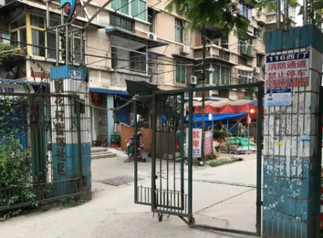 116街坊-青山区红钢城青山建设三路和工业路中间 (友谊大道与工业路交汇处)