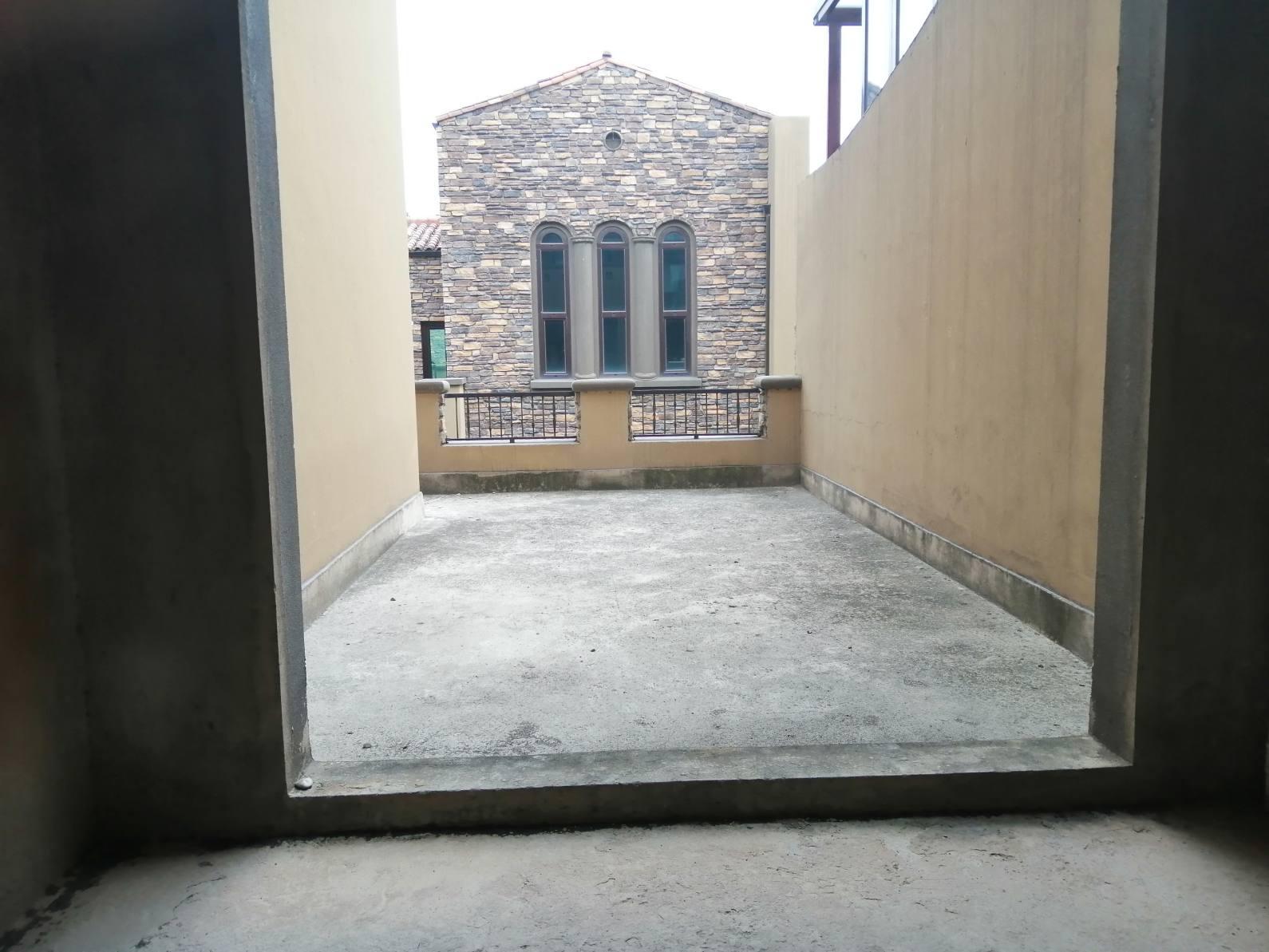 麒麟区南片区毛坯5室3厅3卫二手房出售8