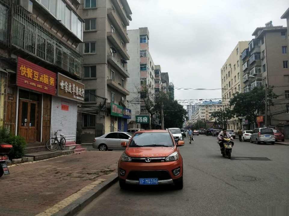 红房小区,HF红房小学300米，住宅改的门市3