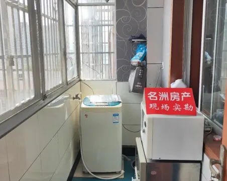 德隆小区3室2厅2卫朝南北精装
