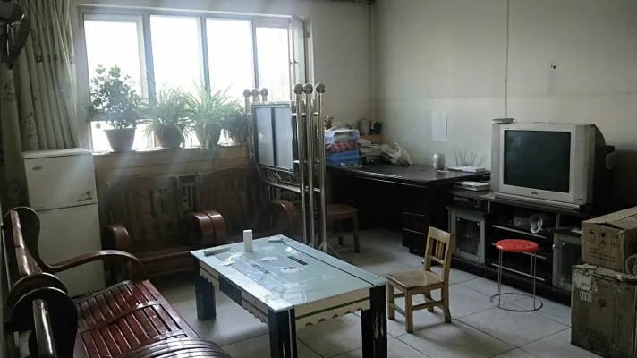 花园小区，四居室，一楼，
紧急出售，一次性
38万