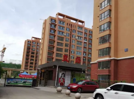 蓝爵小区-回民区攸攸板成吉思汗大街与巴彦淖尔北路交汇处往西一百米