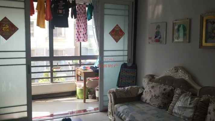 碧云国际花园102平两房诚心出售，附电动车库。随时看房。