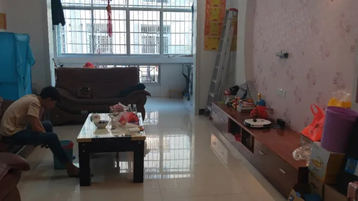大户型三房实惠价送家具家电，送储藏间