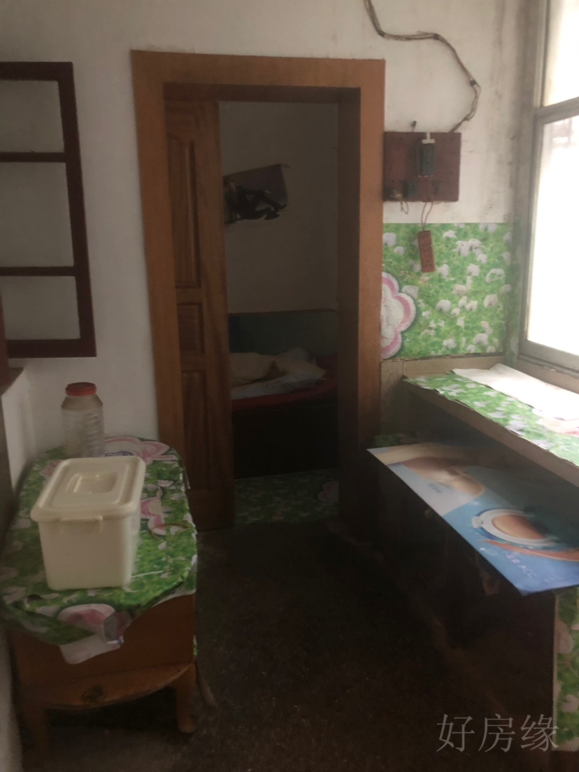 财富中心,个旧市五一路好房出售，户型方正，彩光通风好2