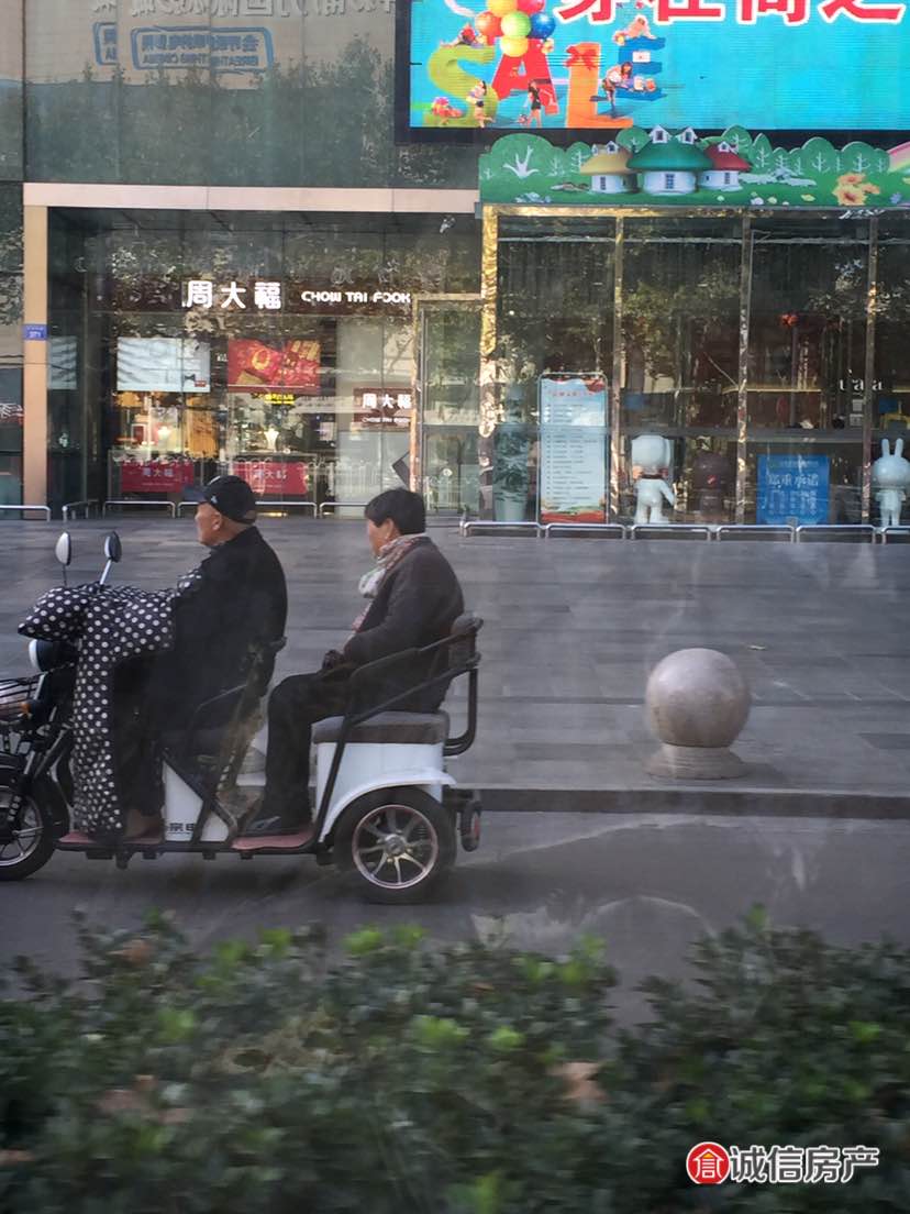 家乐福商业街一楼门面诚心出售繁华地段人口密集租金可观收入稳定-家乐福世纪广场二手房价