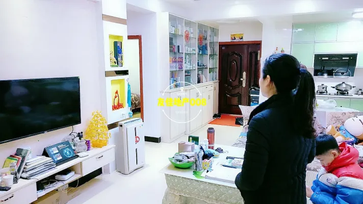 1268紫金华庭精装电梯两房，双证齐全可按揭。未满两年
