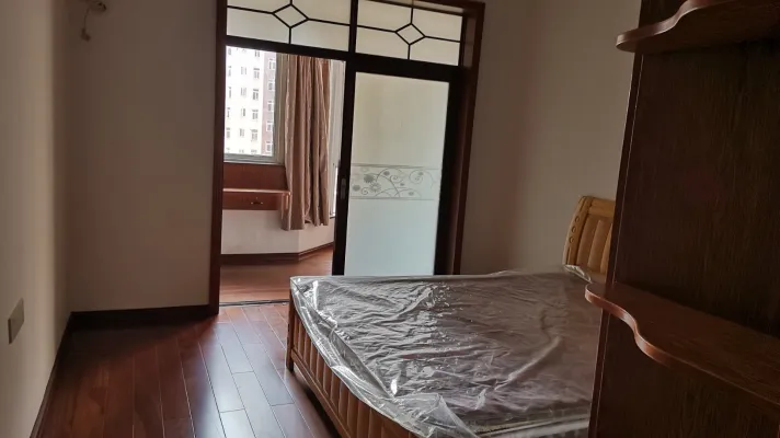 恒辉大景城4室2厅2卫3阳台精装修