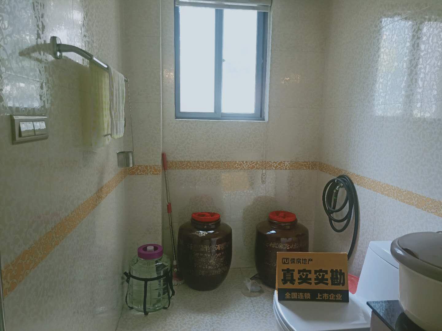 阳光蓝山郡,经典阳光蓝山郡4室2厅2卫2阳台！精装修！两证齐全！5
