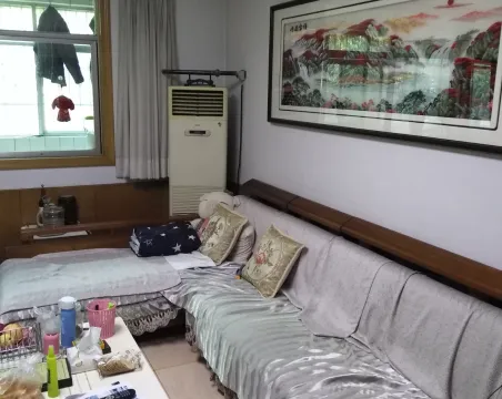 柳江东苑4室1厅2卫朝南北普通