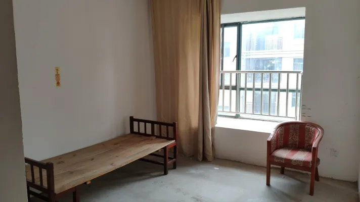 西片区晶苑花园2室毛坯房证齐全房东诚心出售