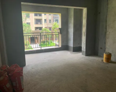 大汉龙城骏龙府4室2厅3卫朝南北毛坯