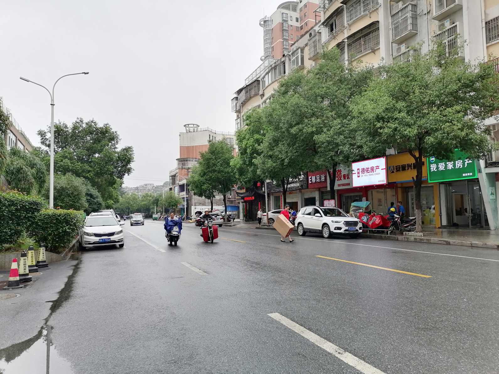 水岸豪庭小区图片