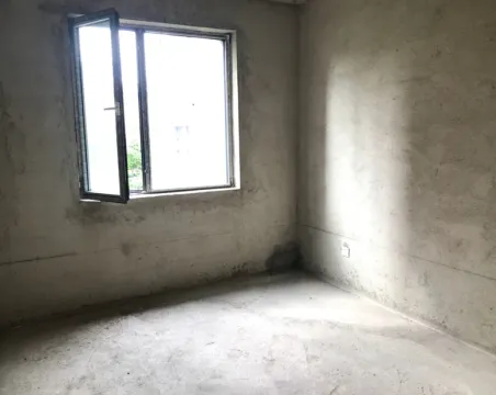 鑫城广场3室2厅2卫毛坯