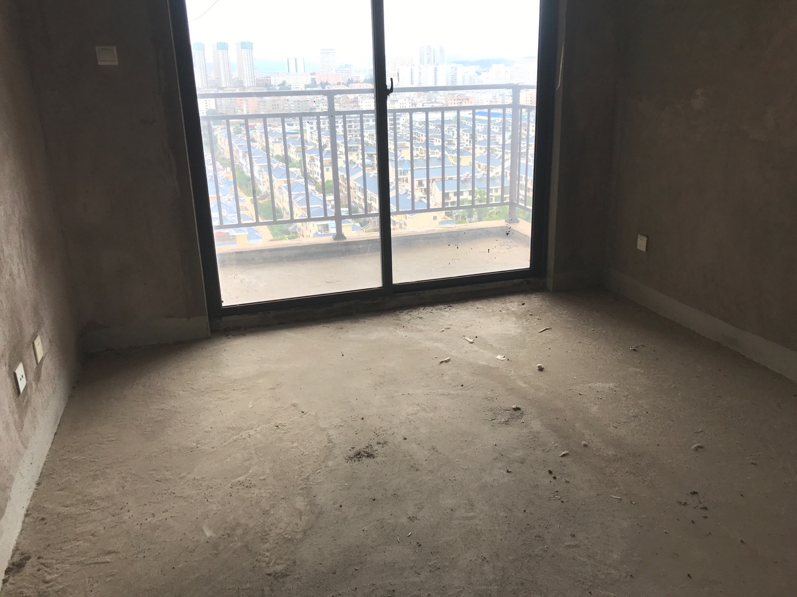 麒麟区北片区毛坯3室2厅2卫二手房出售10