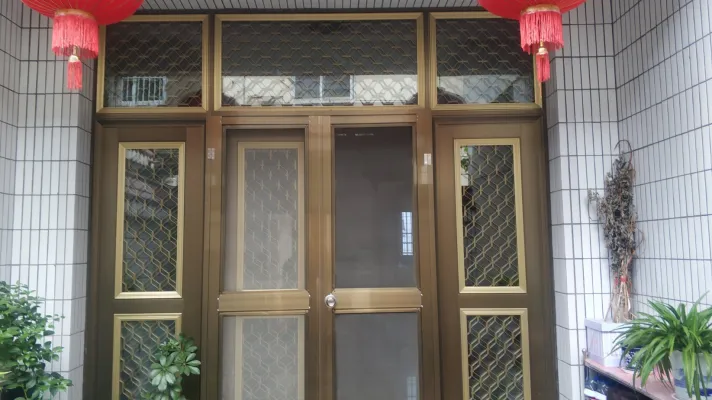 兴阳北路单门独院，适合大家庭，房东诚售