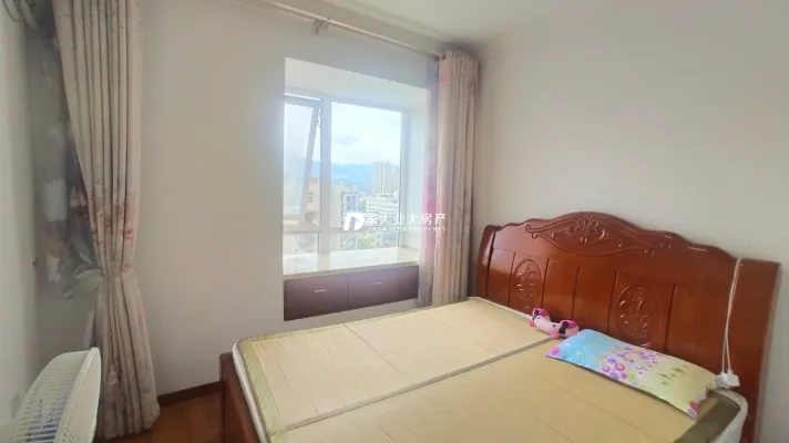 凯悦名城 精装三室两厅一卫 房东诚心出售
