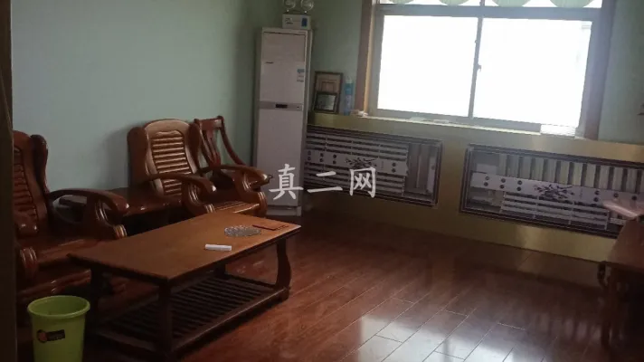 一小隔壁，上一初中学方便，购物方便，家具家电齐全，拎包入住