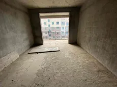 1.重点中学莲塘一中2.地段成熟，周边配套齐全3.凤凰层采光