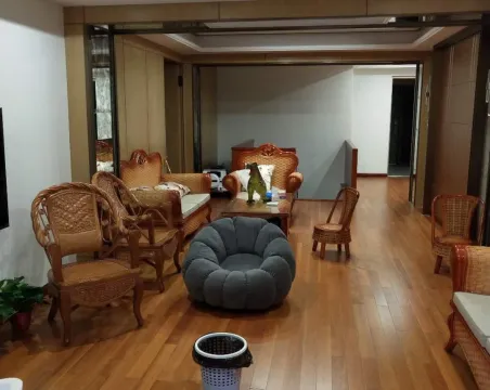 迅邦檀溪公馆5室2厅2卫朝南北精装