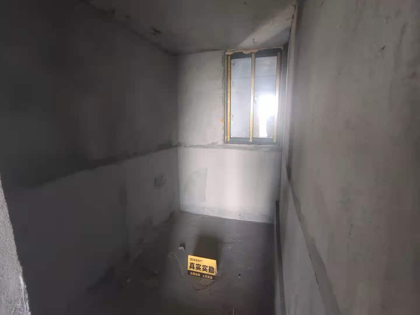 东岳尚城,毛坯房两室两阳台电梯高层7