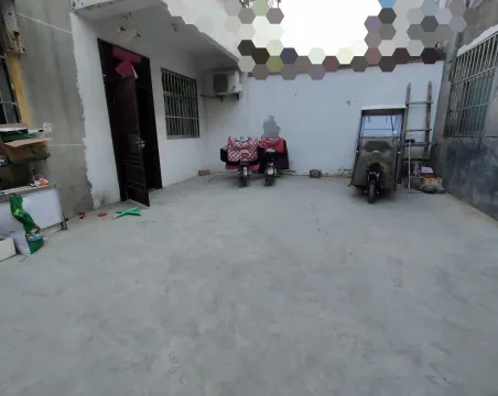 小康村4室1厅1卫朝南北精装