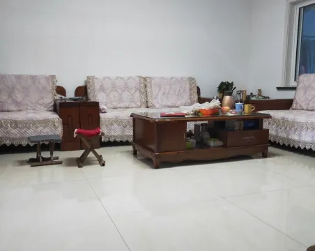 商城小区3室2厅1卫朝南精装