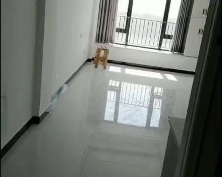 春城华府1室0厅1卫朝南精装