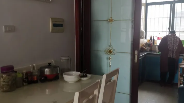 舞水家园大门口，复式楼出售装修材质过硬