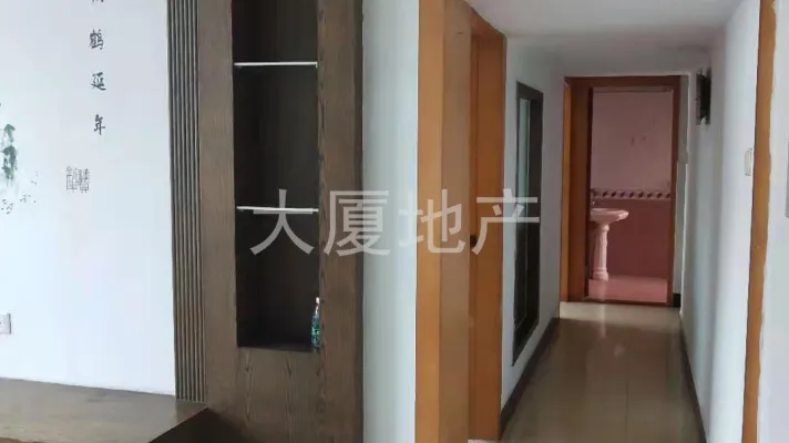火车站广场东区土地街自建房2室，门口好停车