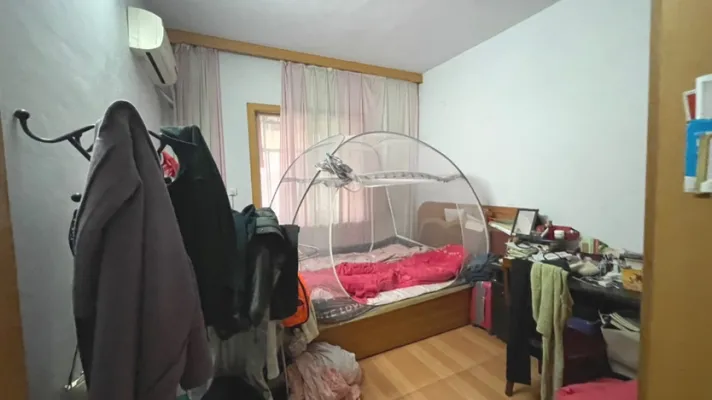 南城楼梯房2楼，建筑公司隔壁有不动产证，南北通透，采光好，